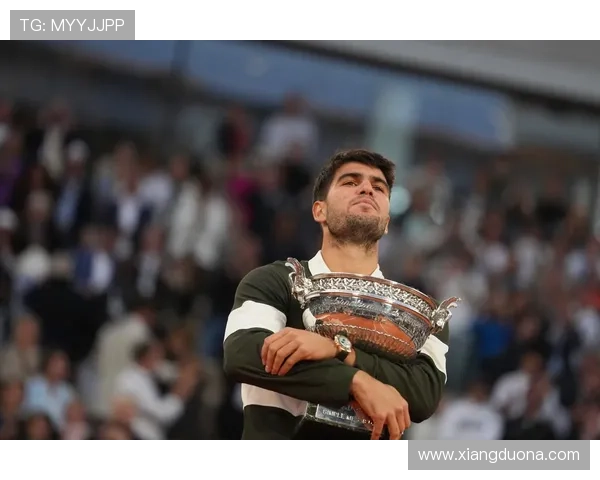 阿尔卡拉斯抵达巴黎备战网球赛事 身体状况良好状态佳