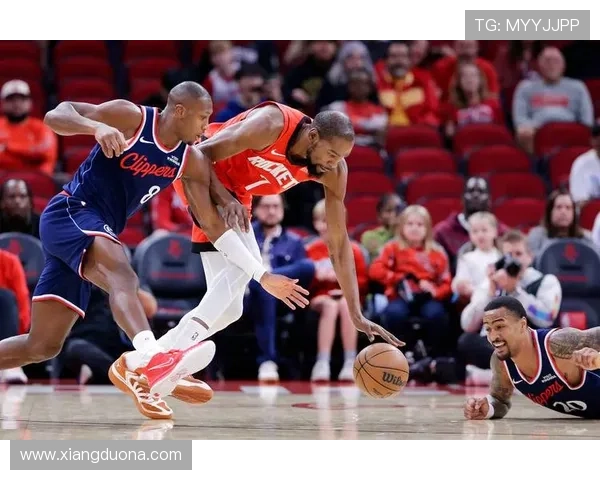 德里克怀特强调篮板球重要性呼吁全队全力以赴冲抢每一个篮板